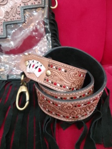 Bolso Bandolera Unisex de Cuero Vacuno Estilo Western, Diseño Floral Tallado a Mano, 20-36L, Impermeable, Antirrobo, Disponible en Stock - Product Image 2