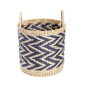 Panier en jacinthe d'eau tressé naturel fait main, bac à linge décoratif, rangement portable avec poignées et design - Product Image 1