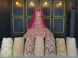 Robe de mariée brodée Lehenga Choli à voile perlé, tenue de mariage pakistanaise, vêtement formel de style ancien - Product Image 3