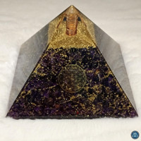 Pyramide d'Orgone en Agate Améthyste Faite à la Main de Qualité Supérieure 20cm, Écologique, pour Guérison par les Cristaux, Méditation et Décoration Intérieure (Vente en Gros)