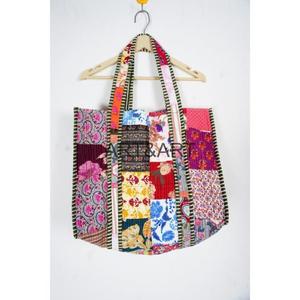 กระเป๋าถือผ้าฝ้ายพิมพ์ลายปะติดปะต่อ กระเป๋าผ้าฝ้ายพิมพ์ลายบล็อกอินเดีย กระเป๋าผ้าควิลท์ กระเป๋าหิ้วชายหาด - Product Image 1