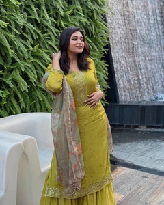 Ensemble Kurti Dupatta et Sharara à volants entièrement cousu en coton de soie, vêtements de mariage de créateur moderne - Product Image 3