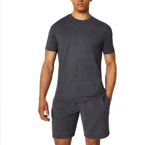 Ensemble personnalisé deux pièces : T-shirt à manches courtes col rond et short, coupe classique, décontracté, 100 % coton jersey respirant, couleur unie - Product Image 1