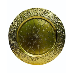 Assiette de présentation en laiton doré antique avec bordure florale ornée en relief pour la décoration de tables de haute couture et de banquets de mariage – Vente en gros - Product Image 1
