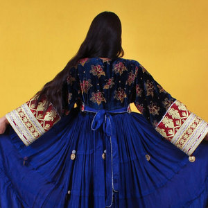 Vestido afgano tradicional para mujer, bordado a mano, largo, elegante, étnico, para festivales, bodas y celebraciones. - Product Image 4