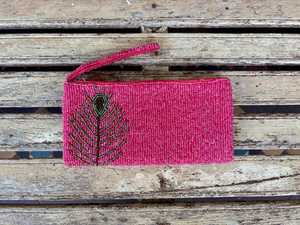 Monedero de Diseño Artesanal, Hermoso y Lujoso, Estilo Bohemio, Bordado, Multicolor, con Cierre de Cremallera, Ecológico, con Cuentas, con Diseño de Amor - Product Image 1