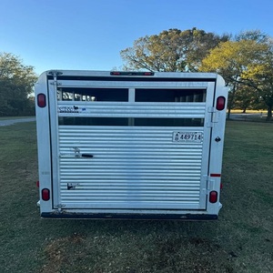 Remolque Ganadero Moderno Diseñado para el Transporte de Ganado con Ejes Reforzados, Laterales Ventilados y Características de Carga Fácil - Product Image 1
