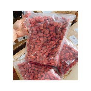 สตรอว์เบอร์รีอบแห้งแบบออร์แกนิก รสหวานธรรมชาติ บรรจุภัณฑ์แบบขายส่ง จากเวียดนาม ลัมตง 99GD - Product Image 1