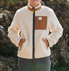 Veste streetwear personnalisée pour homme en polaire sherpa avec poche poitrine contrastante marron, col montant et fermeture éclair, doublure sherpa - Product Image 1