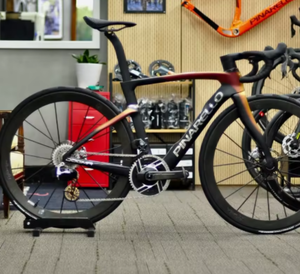 Vélo de route Pinarello DOGMA Série DURA.ACE DI2 2025 - Product Image 1