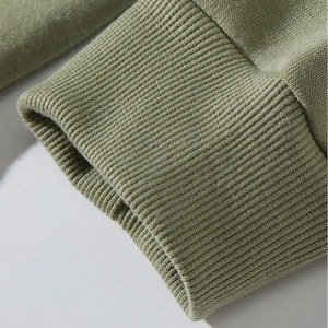 Sweat à capuche personnalisé surdimensionné avec cordons, impression sérigraphique, impression en relief, poches et ourlet brut – Sweats à capuche surdimensionnés pour hommes - Product Image 4