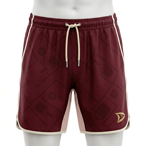 Shorts de pickleball bordeaux personnalisés en gros avec impression sublimée sur le terrain, passepoil crème et poches zippées - Product Image 2