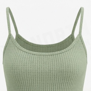Conjunto de 2 Piezas para Mujer, Top Verde Sólido sin Tirantes y Pantalones Cortos por Encima de la Rodilla, Tejido, Casual, para Primavera/Verano - Product Image 4