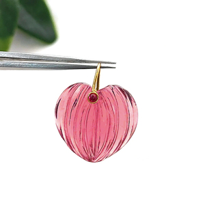 Colgante tallado de calabaza de cuarzo turmalina rosa, dije tallado de corazón de cuarzo rosa chapado en oro, colgante de corazón tallado, para mayoristas - Product Image 1