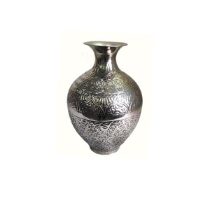Florero de Aluminio, Pieza Elegante Hecha a Mano, Ideal como Centro de Mesa o Decoración Festiva - Product Image 6