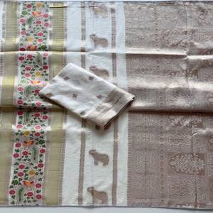 VASTRA COTTAGE Saree de Georgette de Viscosa de Tejido Chinya Puro con Jacquard Zari Dorado y Estampado Meenakari de Pavo Real y Elefante - Product Image 4