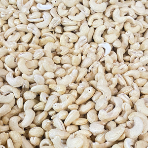 High Quality Raw Cashew Nuts W240 Customized Packaging Vietnam Santigo - Product Image 1