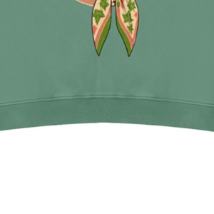 Sudadera Gráfica Verde de Manga Larga para Mujer AKA Cover Girl, Estilo Casual Inspirado en la Hermandad, Moda Urbana - Product Image 4