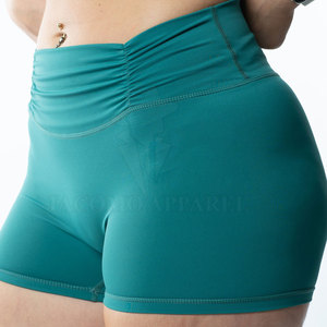 Ensemble short et soutien-gorge de yoga pour femme, élégant et sur mesure, en tissu respirant pour les séances d'entraînement quotidiennes - Product Image 5