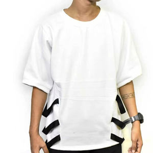 เสื้อยืดแขนสั้นทรงโอเวอร์ไซส์ผู้ชายขายดีที่สุด ดีไซน์ทันสมัย แต่งแถบสีดำตัดกัน คอกลม ทรงลำลอง ผ้าถัก - Product Image 6