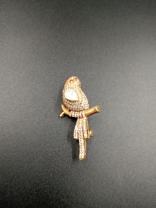 Broche d'oiseau de luxe en argent 925 avec diamant, sertissage pavé, pierre centrale taille cœur, bijou fin en forme d'animal, fait main, cadeau de mariage - Product Image 1