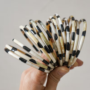 Pulseras y brazaletes de cuerno genuino en un elegante tono natural, joyería ligera y duradera de Perfect Enterprises - Product Image 6