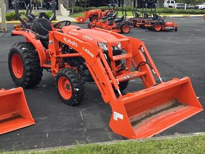 Oferta Especial: Tractor Agrícola Diésel L3902HST de 35HP con Tracción 2WD y Transmisión por Engranajes para Agricultura, Jardinería y Mantenimiento de Propiedades - Product Image 3