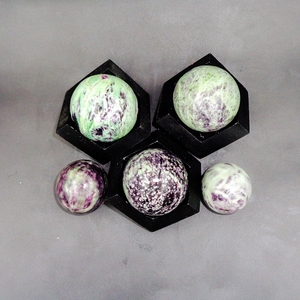 Sphère de cristal Kammererite Chakralume naturelle faite à la main, boule de cristal rare de couleur violette, pierre de guérison, Reiki, méditation, énergie, décoration, vente en gros - Product Image 3