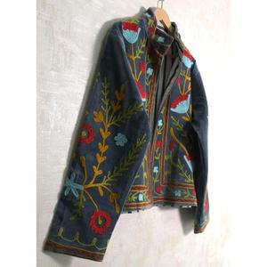 Veste en velours Suzani indienne faite à la main, broderie florale, style bohème chic, vêtements d'extérieur pour femmes - Product Image 3