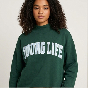 เสื้อสเวตเชิ้ตคอกลมโอเวอร์ไซส์สำหรับผู้หญิง ยี่ห้อ Young Life แบบสั่งทำพิเศษ พร้อมลายตัวอักษรแบบ Varsity แขนยาว - Product Image 4