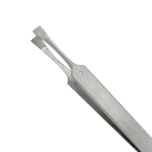 Pince à épiler pour sourcils en acier inoxydable à pointe inclinée, outil de précision durable pour l'épilation des sourcils, style moderne, fabricant au Pakistan - Product Image 5