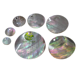 Venta al por mayor de fábrica: Disco redondo de concha de capiz natural pulido con dos agujeros para decoración colgante, manualidades DIY y piezas para campanas de viento. - Product Image 1