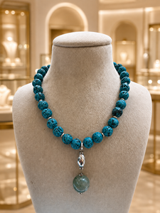 Collier en perles de pierre de lave bleue turquoise fait main avec pendentif vert, bijoux de luxe tendance pour femme, idéal pour cadeau/fête - Product Image 1