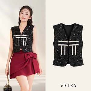 Gilet féminin noir en tweed à sequins pour femme, sans manches, col en V, court, texturé, avec bordure contrastante et boutons sur le devant - Product Image 1