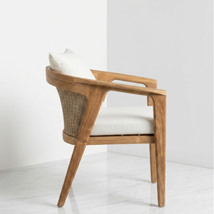Fauteuil de jardin moderne minimaliste en teck avec dossier en rotin et coussin en tissu beige – Fournisseur de mobilier d'extérieur pour patio, villa et jardin - Product Image 5