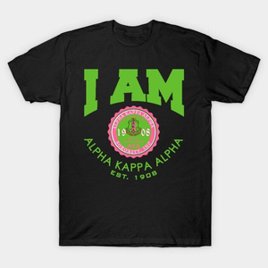 Camiseta Verde de Manga Corta con Cuello en V para Hombre, con Estampado Rosa 1908, Ribete en Contraste, Estilo Casual, Corte Regular - Product Image 4