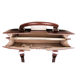 กระเป๋าผู้หญิงสำหรับใช้ในชีวิตประจำวันและในโอกาสพิเศษกระเป๋าสำนักงานแบบหรูหราสำหรับผู้หญิงกระเป๋าโท้ทหนังแท้ออกแบบโลโก้ได้ตามต้องการ - Product Image 3