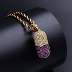 Pendentif pilule plaqué or avec micro-pavé de strass en cristal, collier hip-hop pour homme - Product Image 1