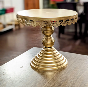 Élégant présentoir doré à deux niveaux avec des plateaux ronds transparents soutenus par une colonne centrale à étages, à prix de gros - Product Image 5