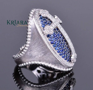 Anillo Religioso de Plata 925 para Mujer con Zafiro y Diamante Cultivado en Laboratorio, Diseño de Cruz para Ceremonias - Product Image 3