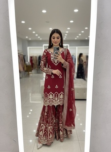 Ensemble de costume festif trois pièces pour femme Georgette avec kurta à sequins de 5 mm, pantalon palazzo évasé et dupatta brodé, prêt-à-porter - Product Image 5