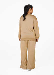 ชุดวอร์มกำมะหยี่แบบ 2 ชิ้นสีแทนสำหรับผู้หญิง ชุดกำมะหยี่เนื้อนุ่ม เสื้อสเวตเชิ้ตดีไซน์เนอร์และกางเกงขายาวทรงหลวม - Product Image 2