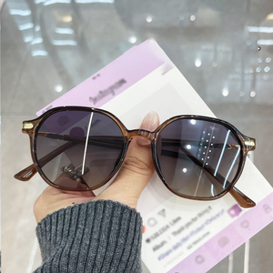 PC Round <b>Frame</b> Womens Fashionable Sunglasses for Men with Custom Logo Bulk Wholesale - Product Image 1