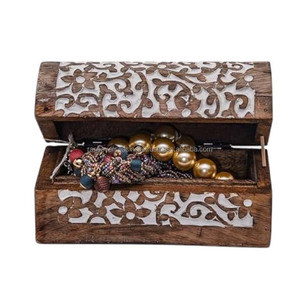 Joyero de madera elegante y asequible con temas florales, múltiples diseños para anillo, pulsera, pendientes, accesorios al mejor precio - Product Image 1