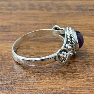 Anillo con Marco de Plata 925 de Diseño Moderno con Gema de Amatista, Joyería Elegante y con Estilo, Colección al por Mayor - Product Image 3