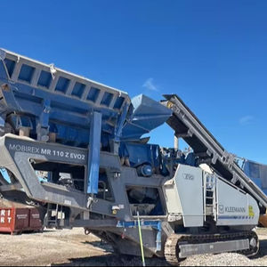 Concasseur à mâchoires Kleemann MR110Z EVO de haute qualité et haute précision, équipé d'une boîte de vitesses entraînée par un moteur AC, avec une capacité maximale de 500 t/h - Product Image 1