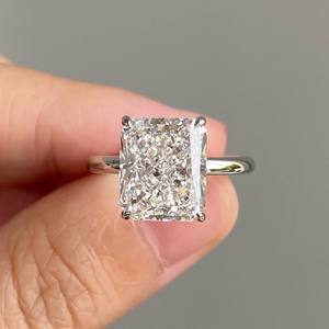 Bague de fiançailles solitaire en or 10K/14K/18K avec diamant de laboratoire taille Radiant 3,00 carats E/VVS2 certifié IGI, sertie à griffes, pour femme, haute joaillerie - Product Image 4