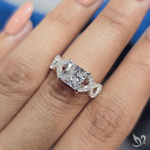 แหวนเพชรทรงปรินเซสคัท 2 กะรัต เพาะเลี้ยงในห้องปฏิบัติการ พร้อมใบรับรอง IGI วงแหวนแบบพาเว่ทวิสต์ ทองคำขาว 10K - Product Image 5