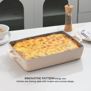 Casserole de bœuf fumé au four avec une riche sauce tomate, fromage fondu, légumes grillés, beurre à l'ail et bœuf tendre - Product Image 4