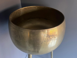 Jardinière en métal doré antique avec support haut et fin, pot de fleurs décoratif moderne pour plantes d'intérieur, salon, entrée, bureau - Product Image 3